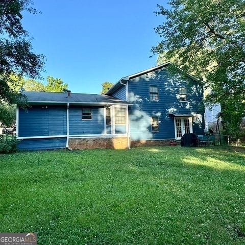 view of front facade featuring a front lawn