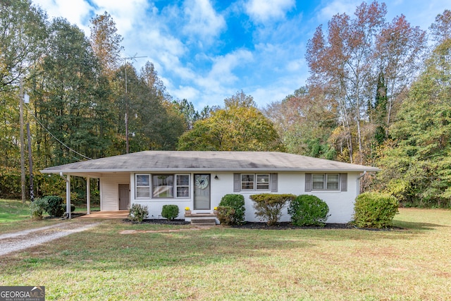 single story home with a front lawn