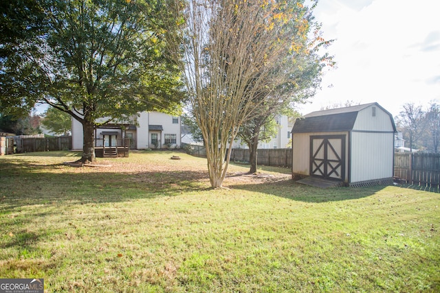 view of yard with a shed