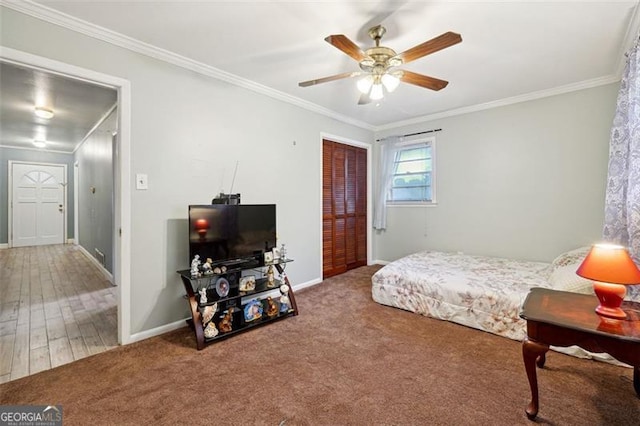 bedroom featuring hardwood / wood-style flooring, ceiling fan, and crown molding