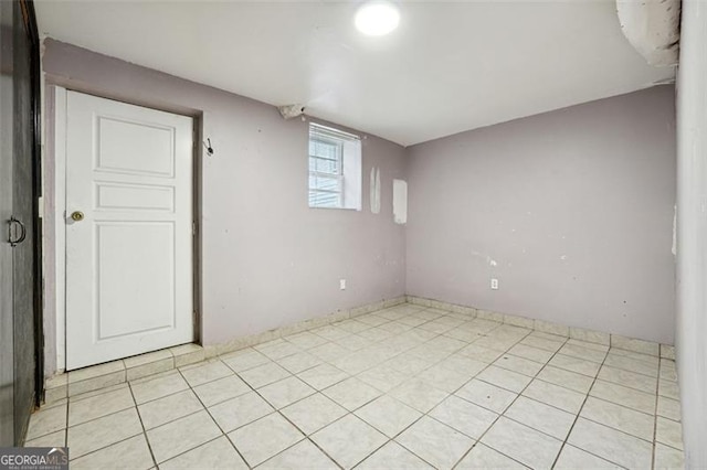 spare room featuring light tile patterned flooring