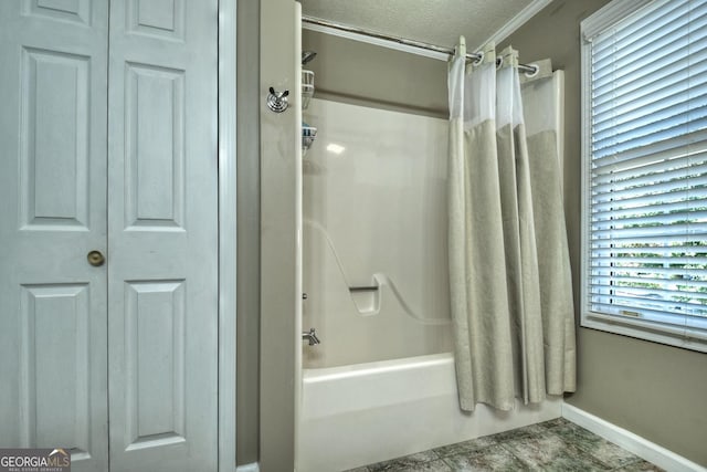 full bath with crown molding, a closet, shower / bath combo, a textured ceiling, and baseboards