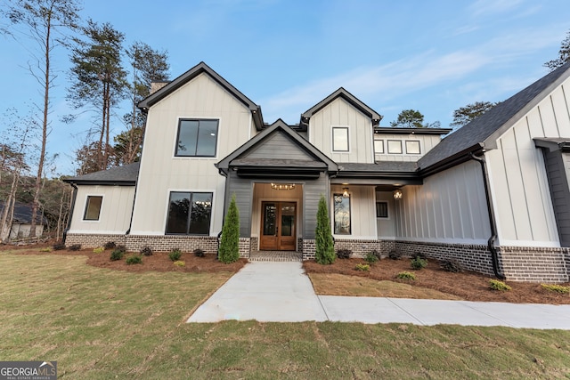 modern inspired farmhouse featuring a front lawn