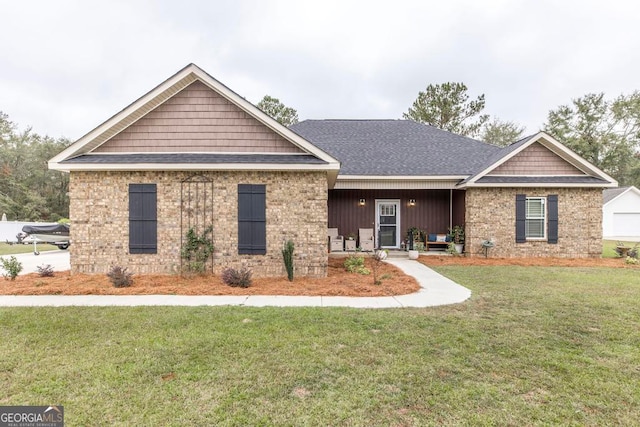 view of front of property featuring a front lawn