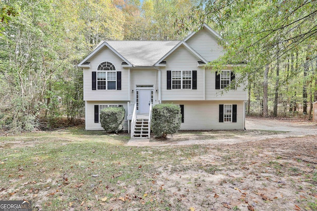 bi-level home featuring a front yard