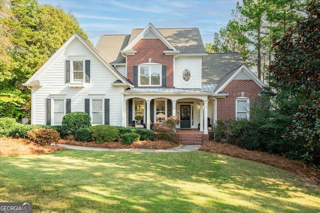 view of front of property featuring a porch and a front yard