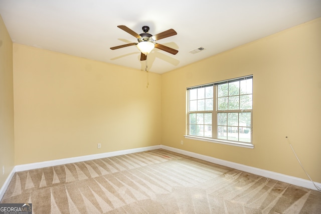 unfurnished room featuring ceiling fan and carpet flooring