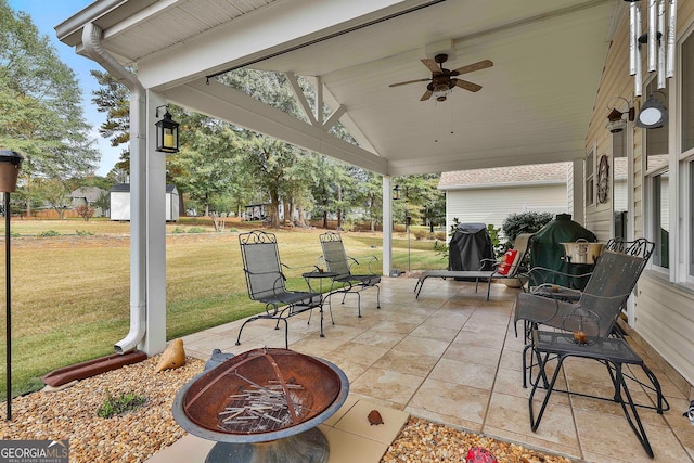 view of patio featuring an outdoor fire pit and ceiling fan