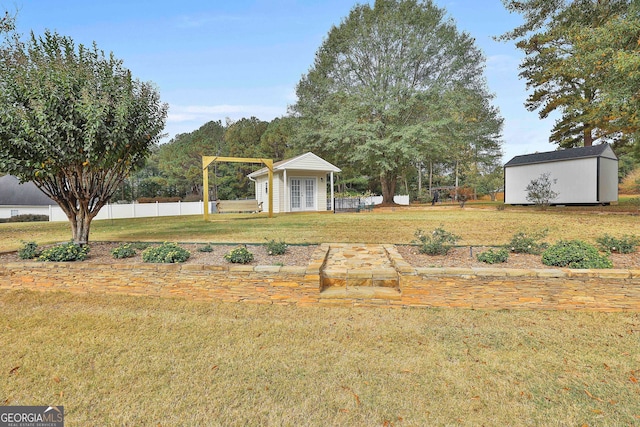 view of yard with a shed