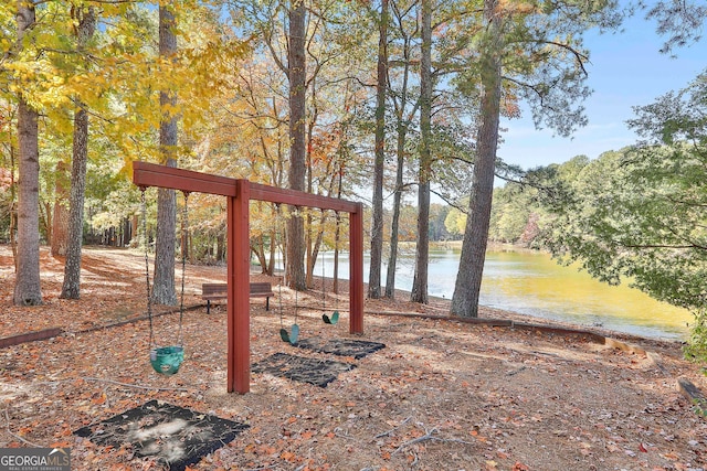 view of yard featuring a water view