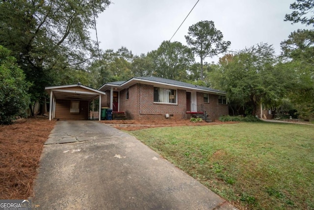 view of front of house featuring a front lawn and a carport