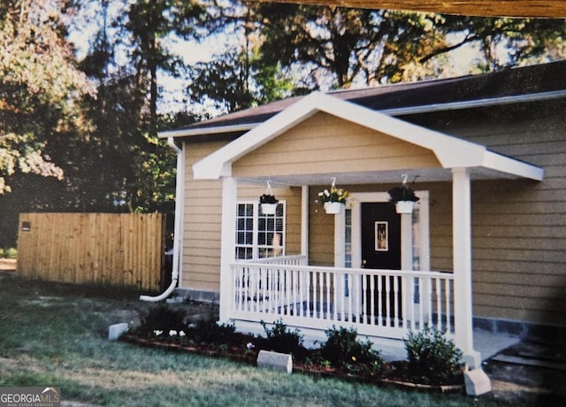 view of front facade featuring covered porch