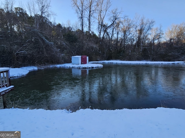 view of yard featuring a water view