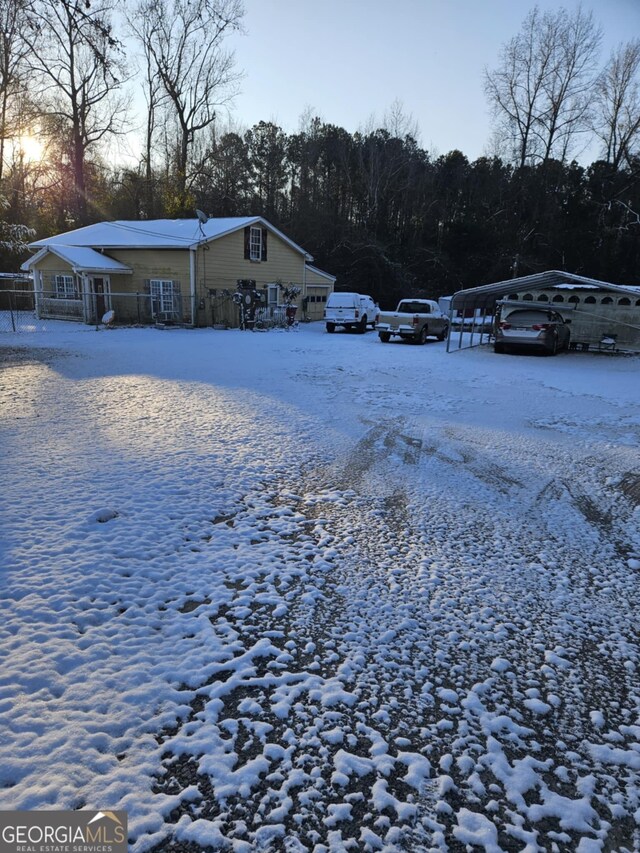 view of yard featuring a water view