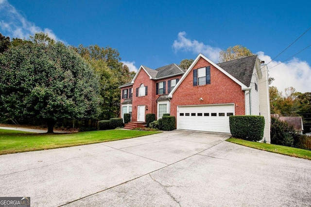 view of front of home featuring a front lawn and a garage