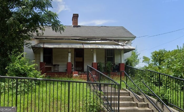 view of front of home with covered porch and a front yard