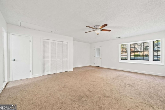 spare room featuring carpet and a textured ceiling