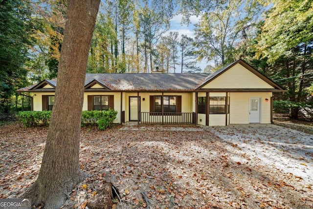 ranch-style house with covered porch