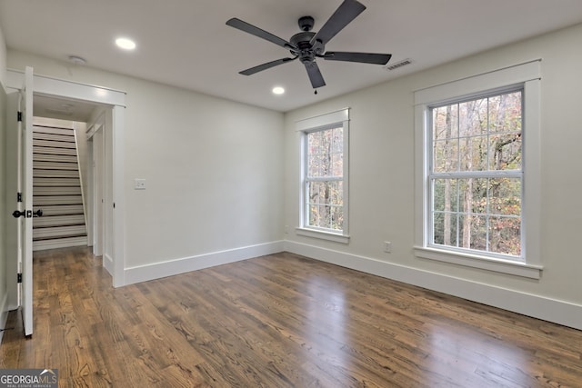 spare room featuring dark wood-type flooring and ceiling fan