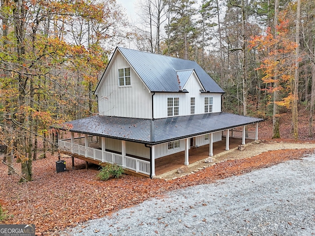 view of front of house featuring a porch