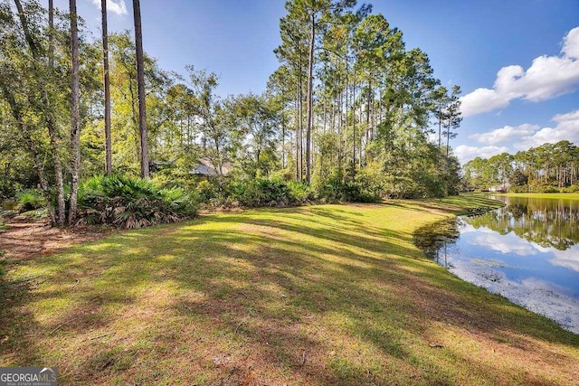 view of yard featuring a water view