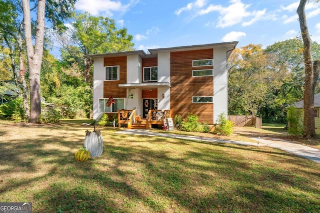 back of house featuring a yard