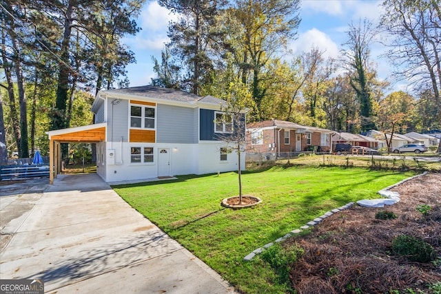 view of front of home with a front lawn and a carport