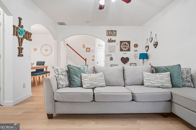 living room featuring light hardwood / wood-style floors and ceiling fan