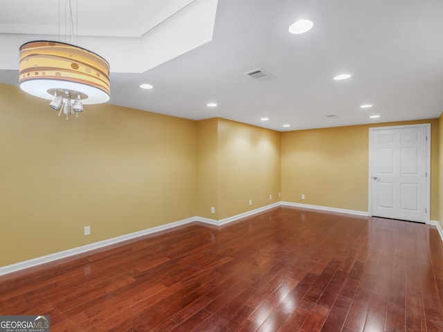 unfurnished room featuring dark wood-type flooring, recessed lighting, visible vents, and baseboards