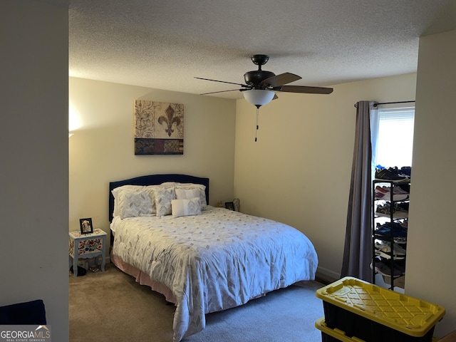 bedroom with a textured ceiling, carpet floors, and ceiling fan