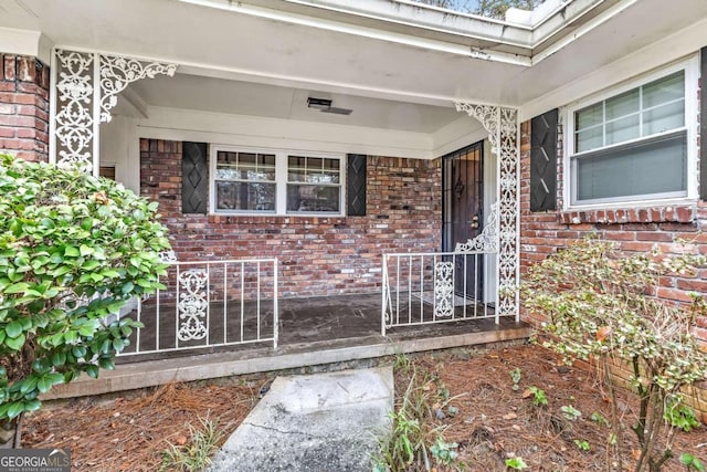 property entrance with covered porch