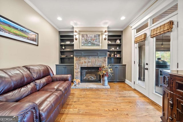 living room featuring ornamental molding, light wood-type flooring, and an inviting chandelier