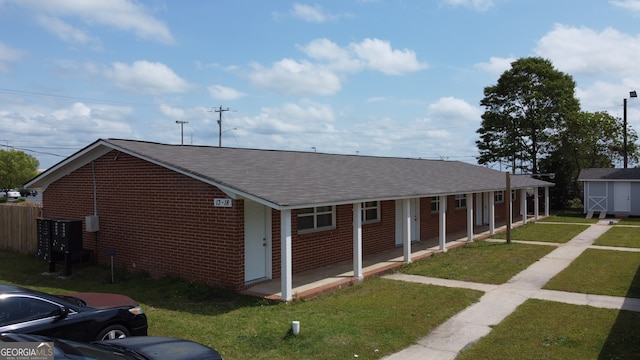 view of front of home with a front lawn