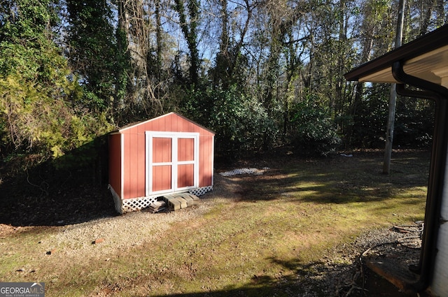 view of outdoor structure with a yard