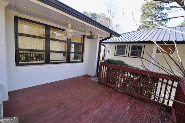 deck with ceiling fan