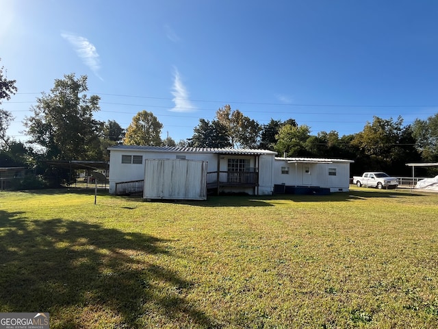 view of front of house featuring a front lawn