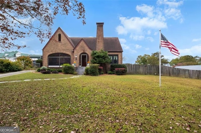 view of front of property with a front lawn