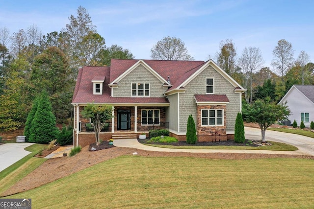 view of front of home featuring covered porch and a front lawn