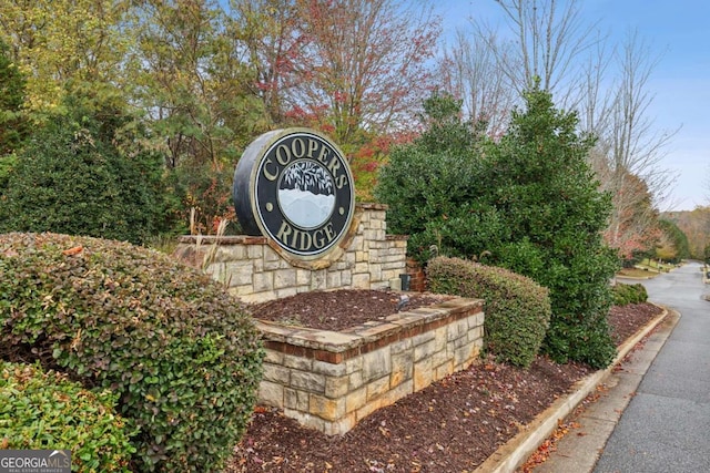 view of community / neighborhood sign