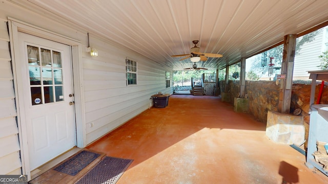 view of patio featuring covered porch and ceiling fan