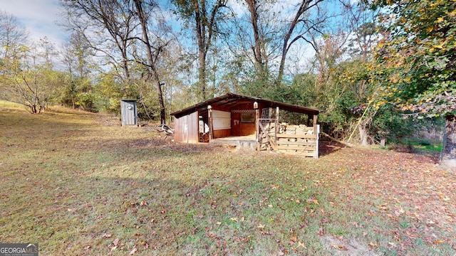 view of outdoor structure featuring a yard