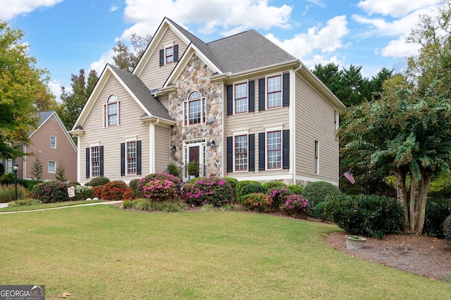 view of front of home featuring a front yard