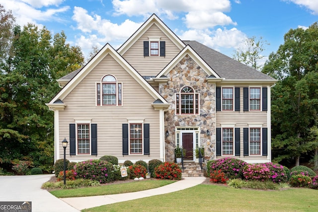 view of front facade with a front yard