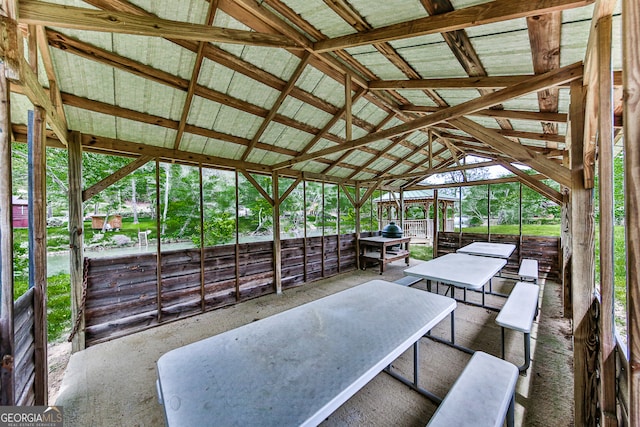 sunroom with vaulted ceiling