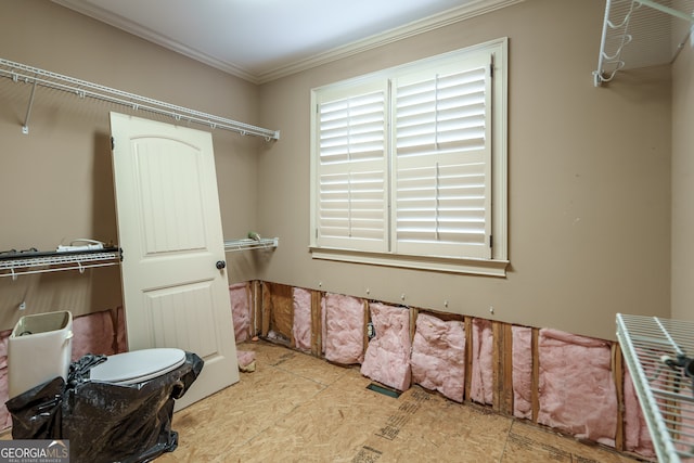 washroom featuring crown molding