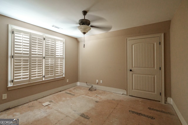 unfurnished room with ceiling fan