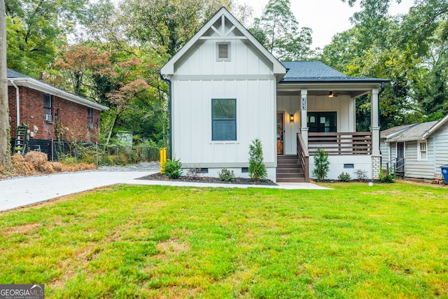 view of front of house featuring a front yard and covered porch