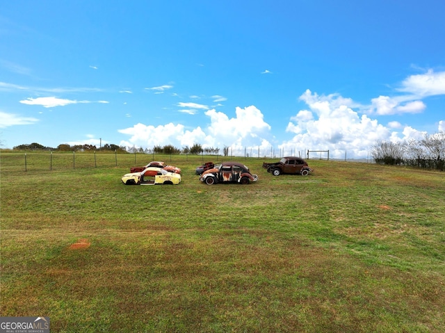 view of yard featuring a rural view