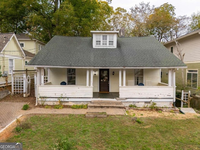 view of front of house featuring covered porch and a front lawn