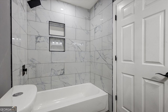 bathroom featuring tiled shower / bath combo